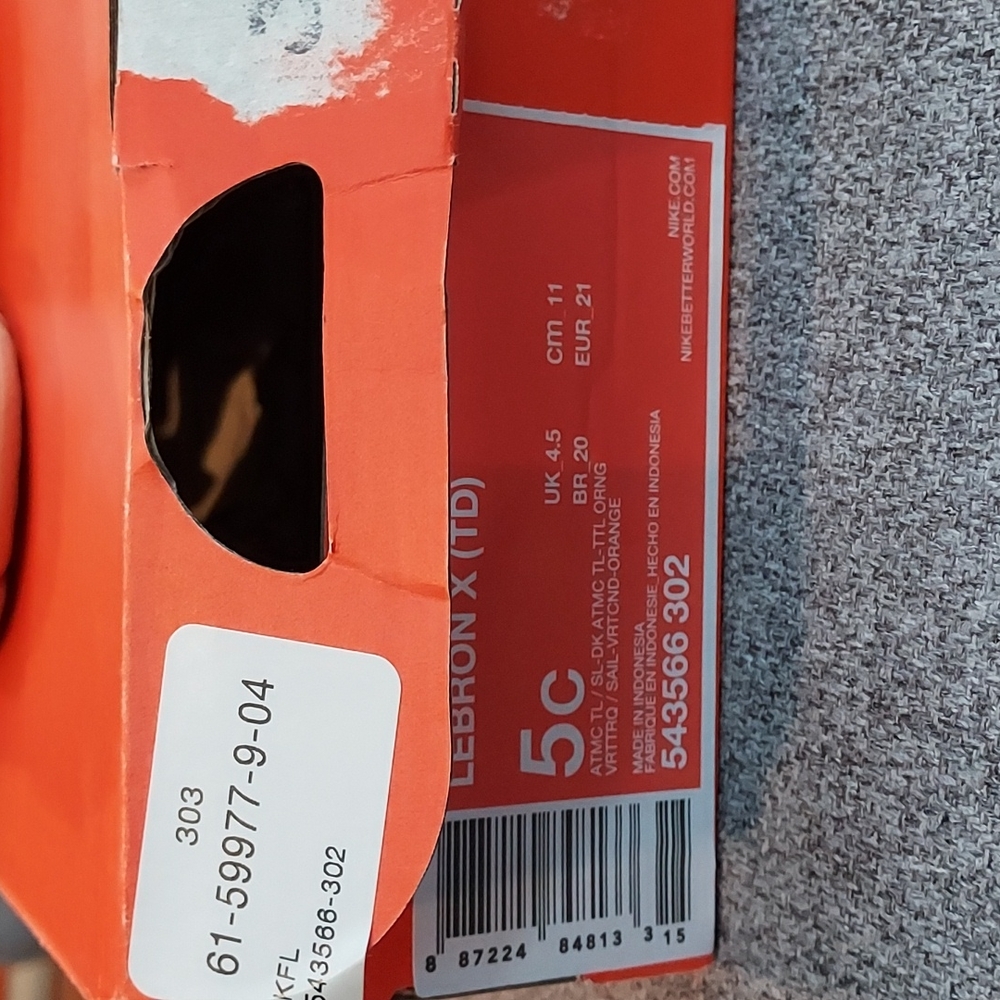 Infant LeBron Sneakers - Picture 5 of 5